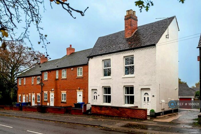 2 Bedroom Flat To Rent In Watling Street, Two Gates, Tamworth, B77