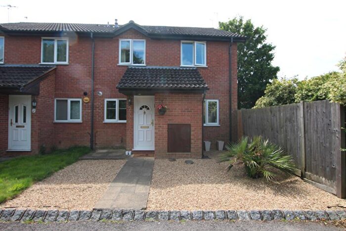2 Bedroom End Of Terrace House To Rent In Goldsworth Park, GU21
