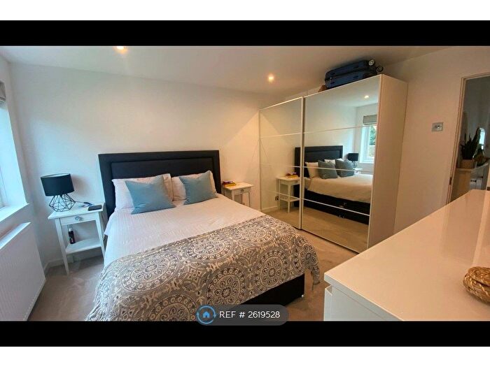 2 Bedroom Flat To Rent In Adelaide Road, Surbiton, KT6