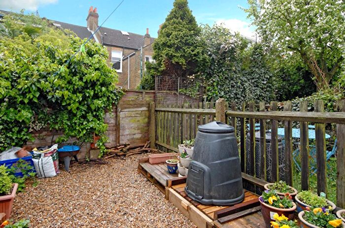 2 Bedroom Flat To Rent In Ebsworth Street, Honor Oak, SE23