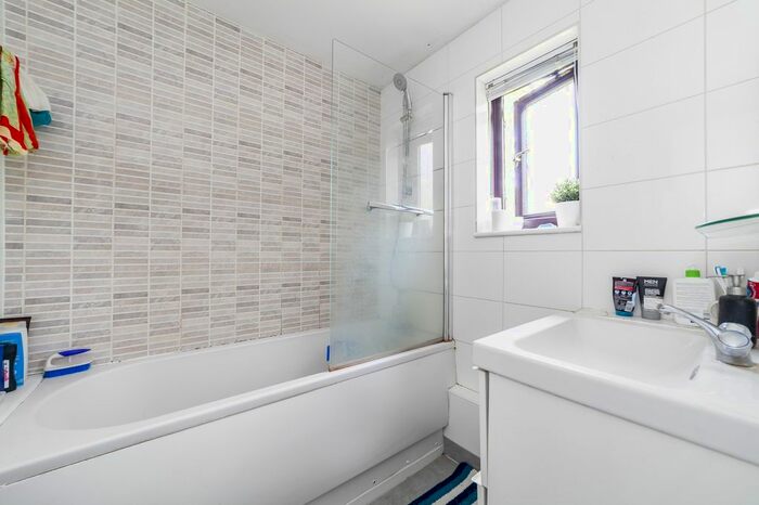 3 Bedroom Terraced House To Rent In The Highway, London, E1W