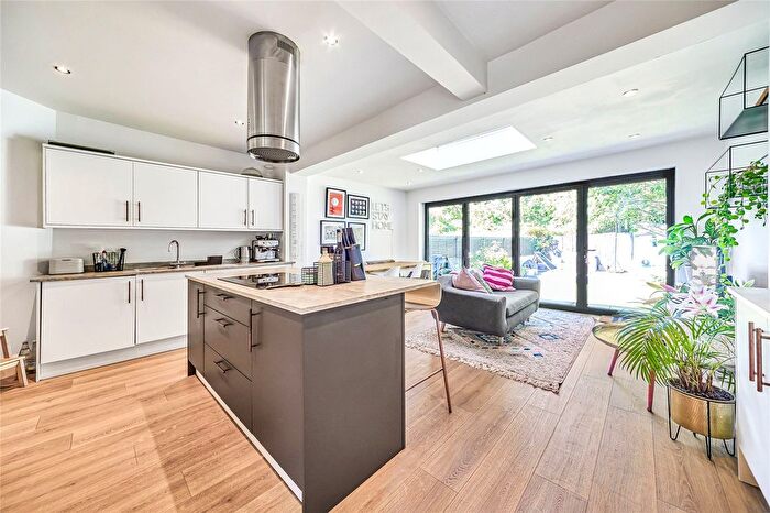 4 Bedroom Terraced House For Sale In Seely Road, Tooting, SW17