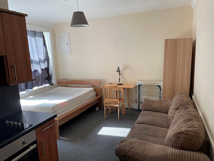 Flat To Rent In Studio, Rollins Street, Lewisham, London, SE15