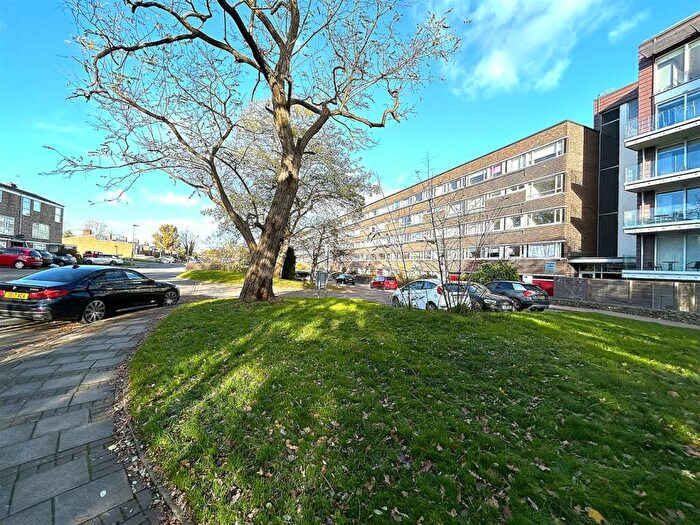 2 Bedroom Flat For Sale In Fair Acres, Bromley, BR2