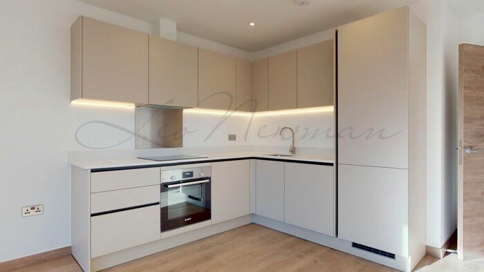 2 Bedroom Flat To Rent In Harvest Lane, Thames Ditton, KT7