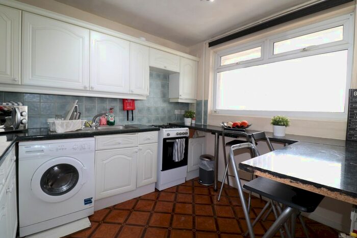 4 Bedroom Maisonette To Rent In Roberta Street, Bethnal Green, London, E2