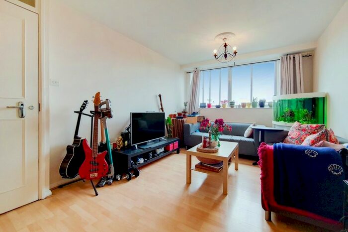1 Bedroom Flat To Rent In Upper Richmond Road, Putney, SW15