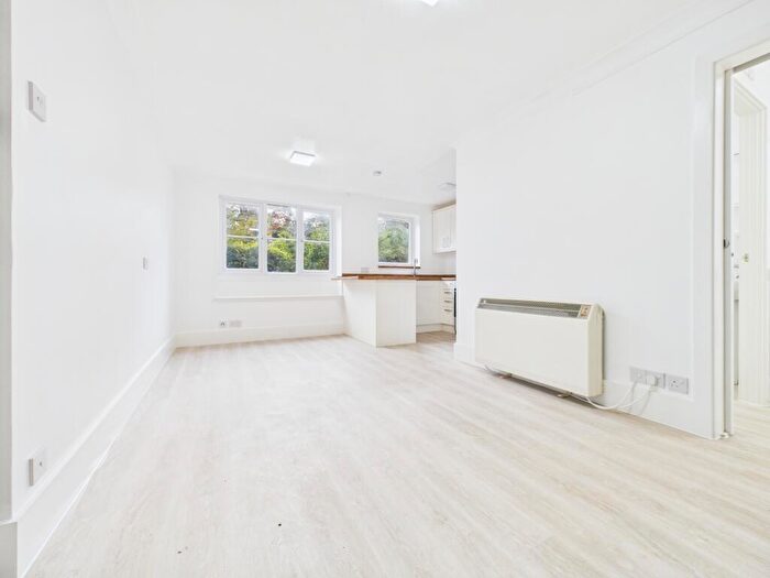 Flat To Rent In Rosehip Way, Lychpit, Basingstoke, RG24