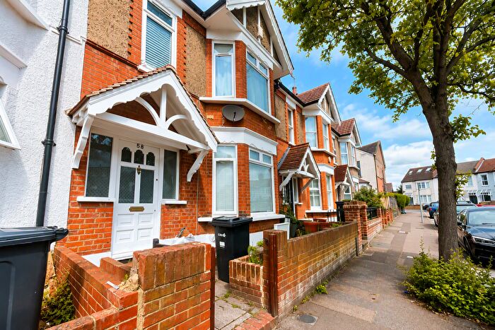 3 Bedroom House To Rent In Alexandra Road, South Woodford, E18