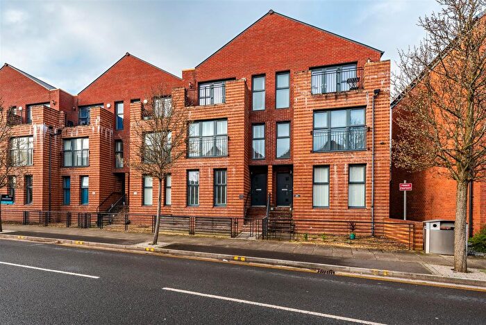 3 Bedroom Town House For Sale In Langdon Rd, Marina, Swansea, SA1