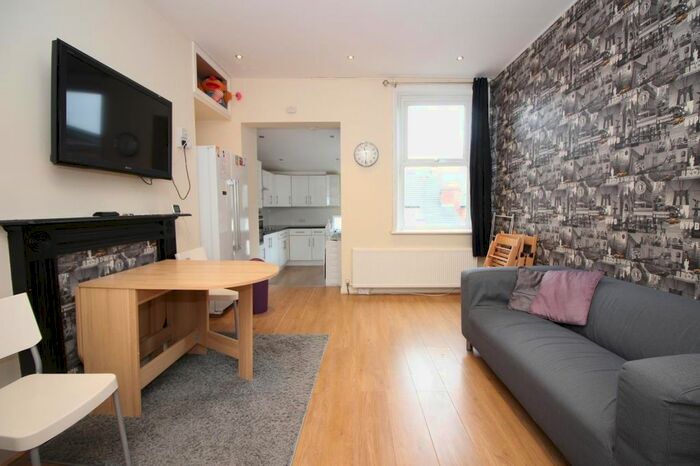 5 Bedroom Maisonette To Rent In Doncaster Road, Sandyford, Newcastle Upon Tyne, NE2