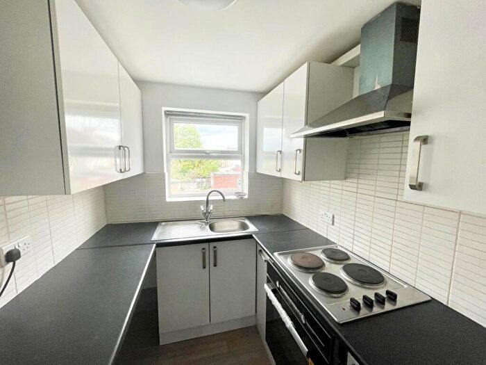 2 Bedroom Flat To Rent In Queens Road, Beeston, NG9