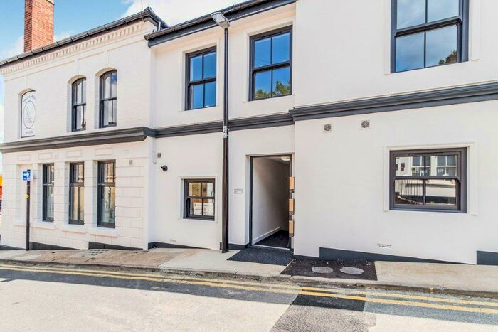 2 Bedroom Apartment To Rent In Hospital Lane, Rochester, ME1