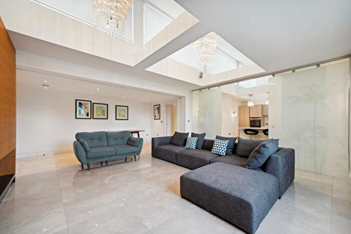 4 Bedroom Apartment To Rent In York Terrace West, London, NW1