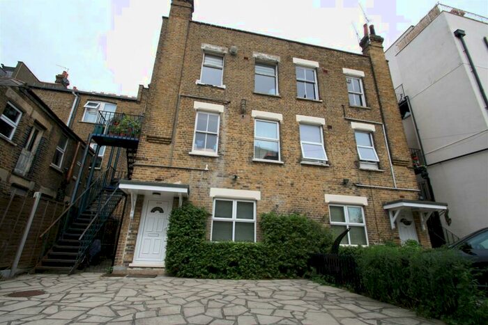 1 Bedroom Apartment To Rent In Station Road, Westcliff-On-Sea, SS0