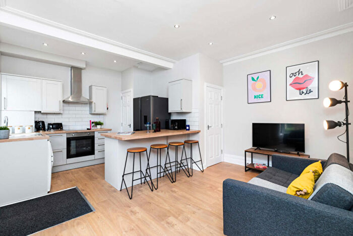 5 Bedroom House To Rent In Stanmore View, Leeds, LS4
