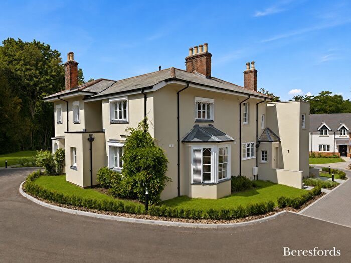 3 Bedroom Flat For Sale In Hall Lane, Shenfield, CM15