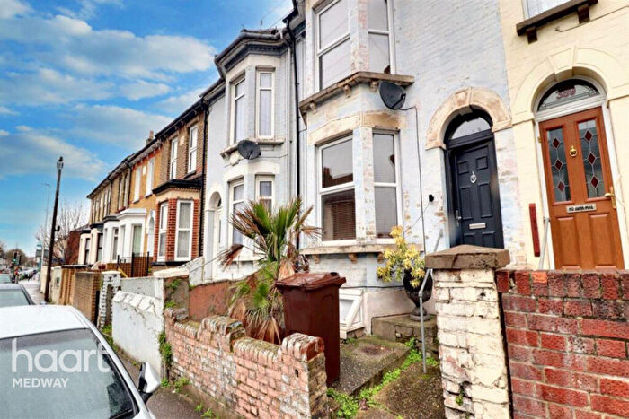 3 Bedroom Terraced House To Rent In Luton Road, Chatham, ME4
