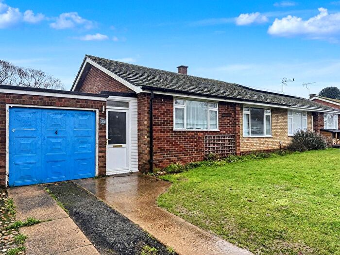 3 Bedroom Semi Detached Bungalow To Rent In Collimer Close, Chelmondiston, Ipswich, IP9