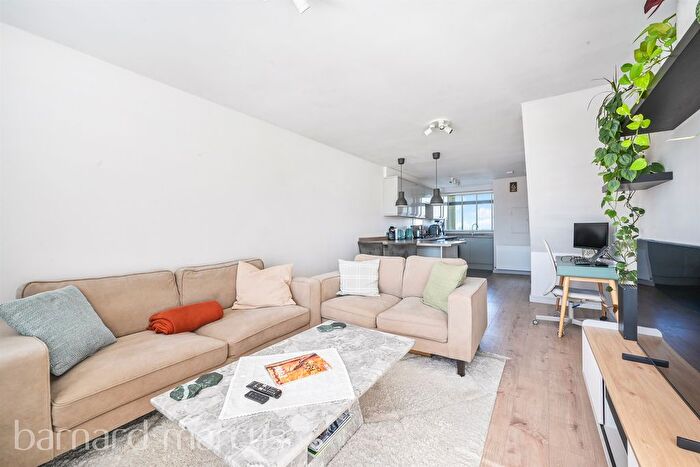 2 Bedroom Flat To Rent In Highcliffe Drive, Roehampton, SW15