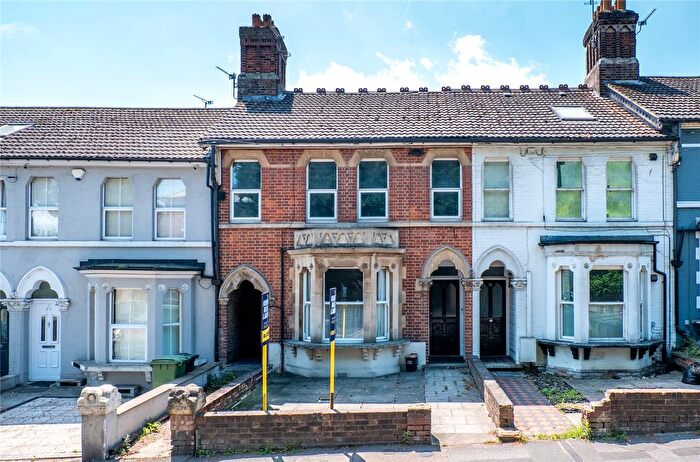 1 Bedroom Flat For Sale In Tonbridge Road, Maidstone, Kent, ME16