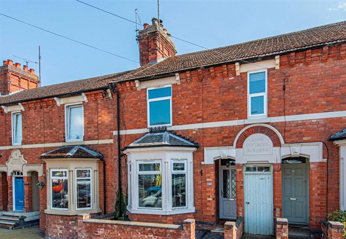 2 Bedroom Terraced House For Sale In Hawthorn Road, Kettering, NN15
