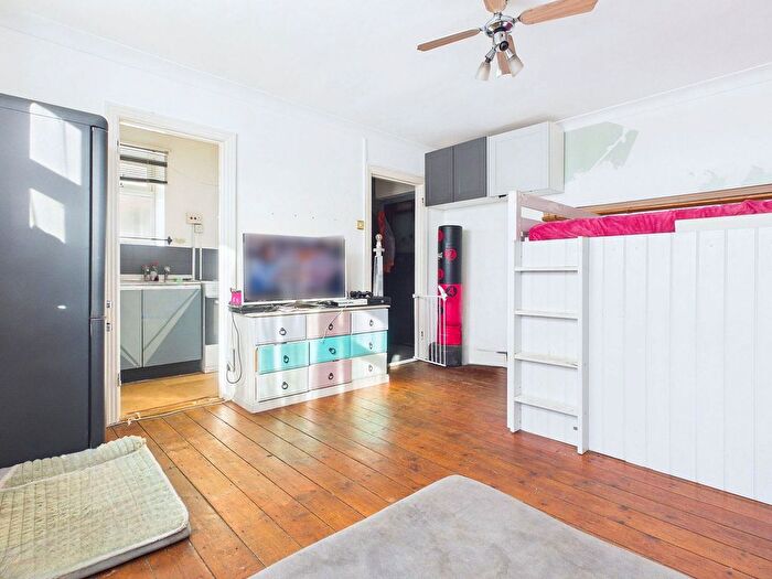 Studio For Sale In Kingsway, Hove, BN3
