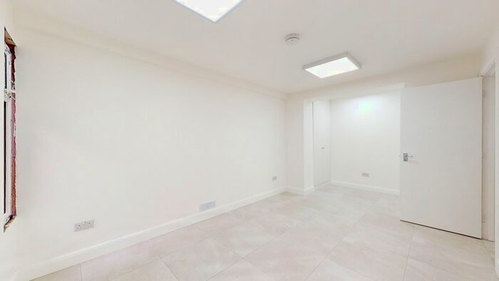 Studio To Rent In Harrow Road, London, W9