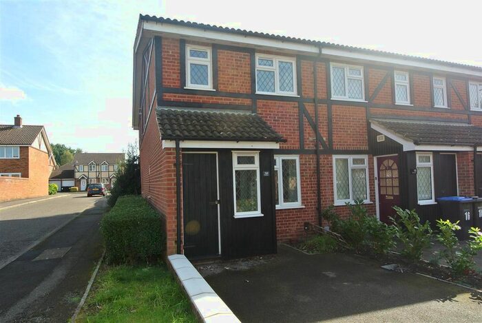 1 Bedroom Property To Rent In Heronfield, Englefield Green, Egham, TW20