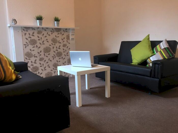 4 Bedroom Semi-Detached Bungalow To Rent In Albert Grove, NG7