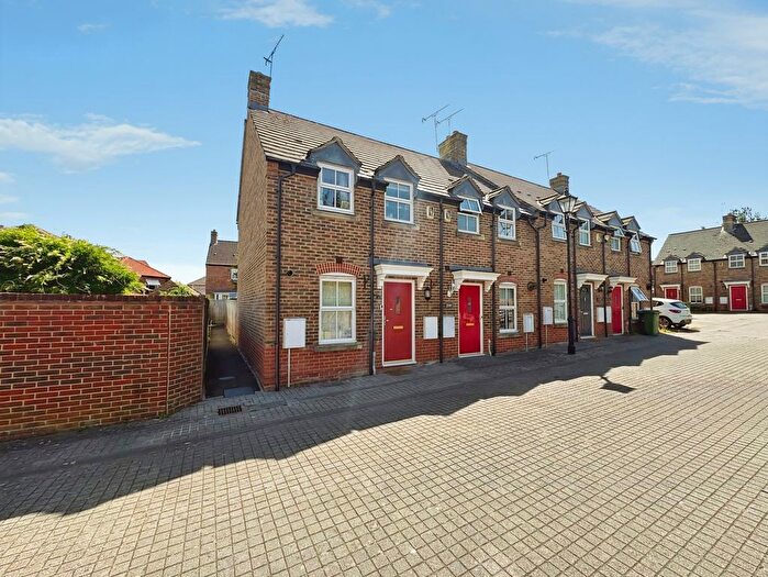 2 Bedroom End Of Terrace House For Sale In Hudson Mews, Aylesbury, Buckinghamshire, HP19