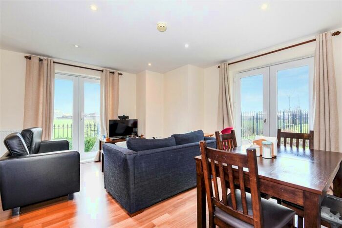 2 Bedroom Apartment To Rent In Thames House, Reading, Berkshire, RG6