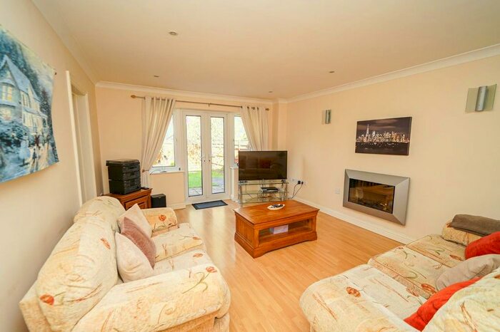 3 Bedroom Detached House For Sale In Leighton Road, Hockliffe, Leighton Buzzard, LU7