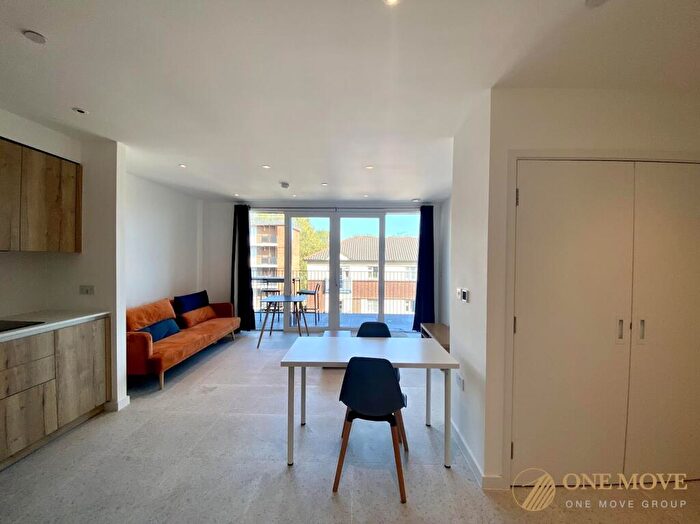 1 Bedroom Flat To Rent In Georgette Apartments，The Silk District, E1