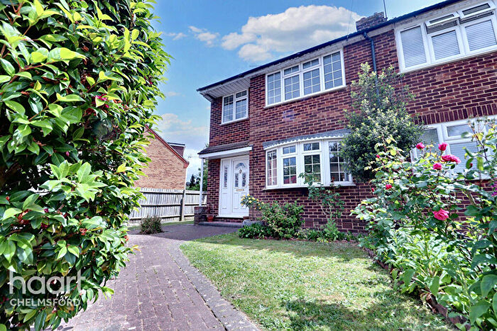 3 Bedroom End Of Terrace House For Sale In Waltham Glen, Chelmsford, CM2