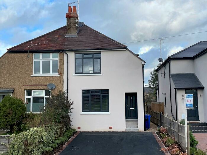 3 Bedroom Semi-Detached House To Rent In Blackamoor Lane Maidenhead Berkshire, SL6