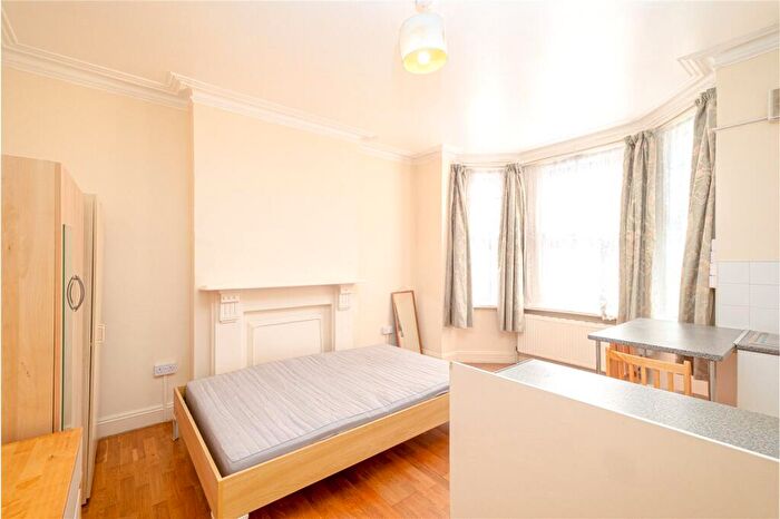 Apartment To Rent In College Place, Camden, London, NW1