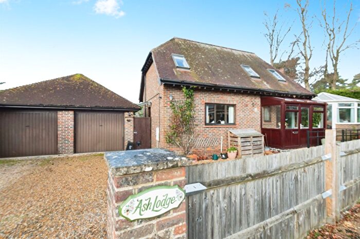 4 Bedroom Detached House For Sale In Alderholt Road, Sandleheath, Fordingbridge, SP6