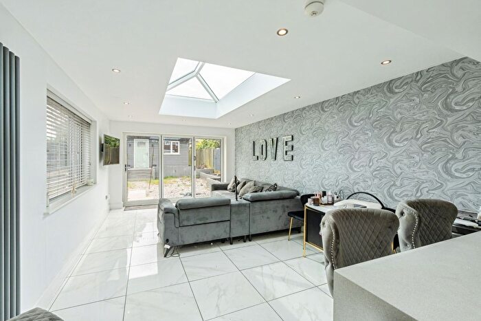 3 Bedroom Semi-Detached House For Sale In Amber Gardens, Wigan, WN2