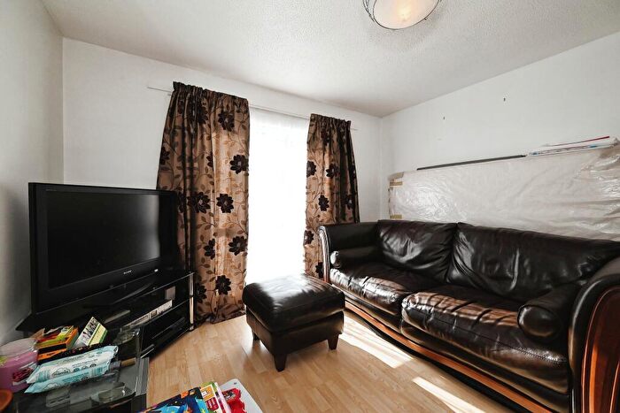 2 Bedroom End Of Terrace House For Sale In Avon Place, Reading, RG1