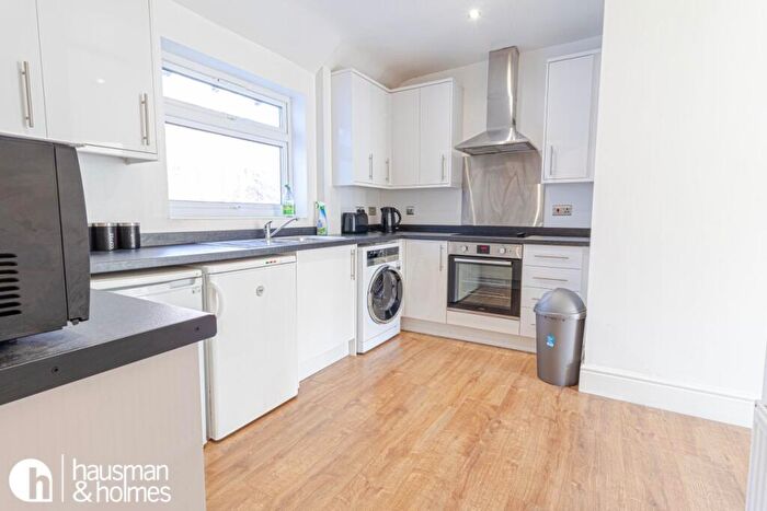 3 Bedroom Flat To Rent In North End Road, Golders Green, NW11