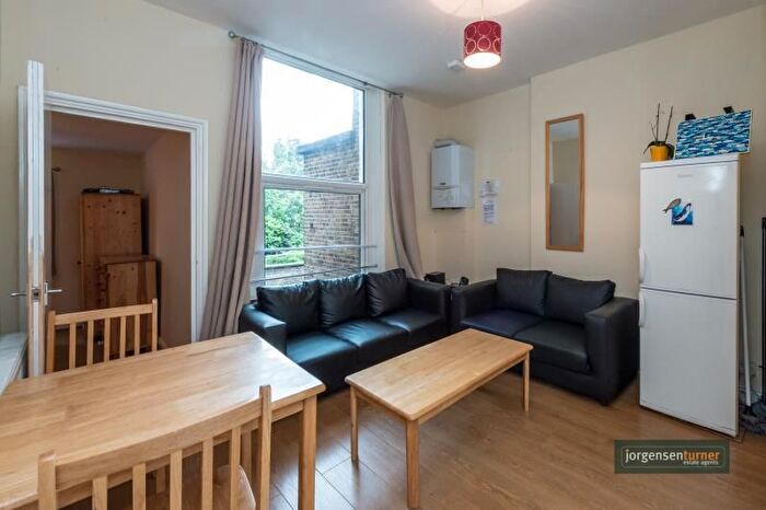 1 Bedroom Flat To Rent In Churchfield Road, London, W3