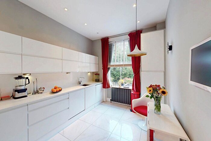 2 Bedroom Flat For Sale In St. Pauls Road, London, N1