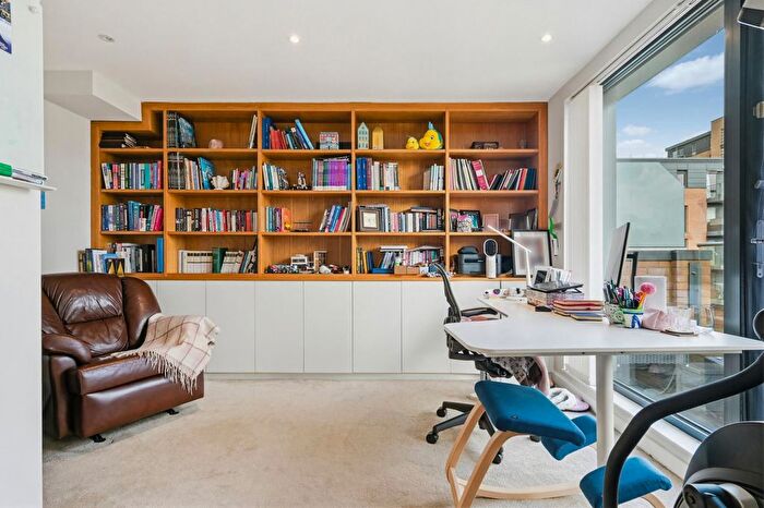 3 Bedroom Property For Sale In Brook Lane North, Brentford, TW8