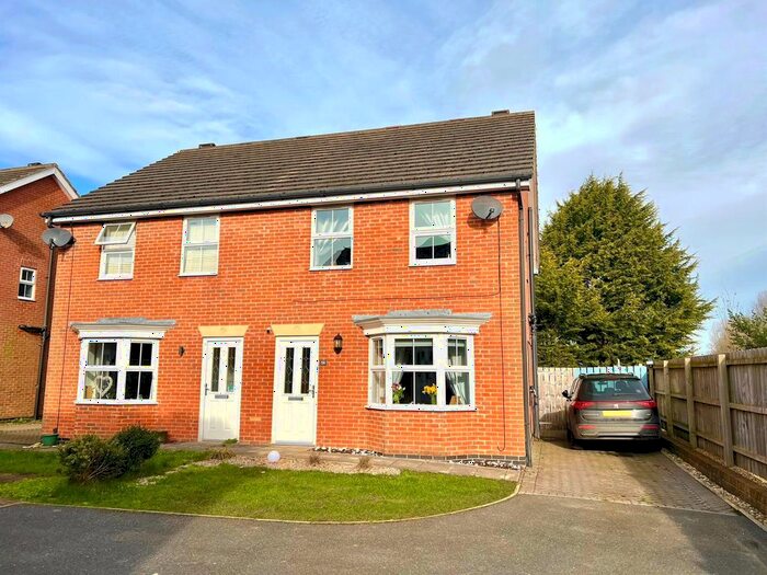 3 Bedroom Semi-Detached House To Rent In Southwood Park, Driffield, YO25