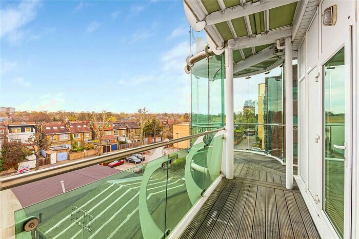 3 Bedroom Flat To Rent In Cavalier House, - Uxbridge Road, Ealing, W5