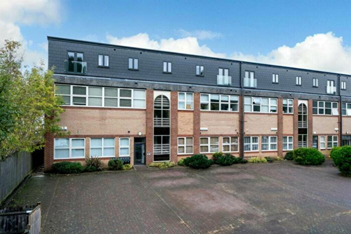 1 Bedroom Flat To Rent In Soothouse Spring, St Albans, AL3