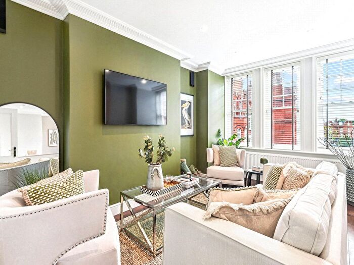 3 Bedroom Flat To Rent In Hamlet Gardens, King Street, W6