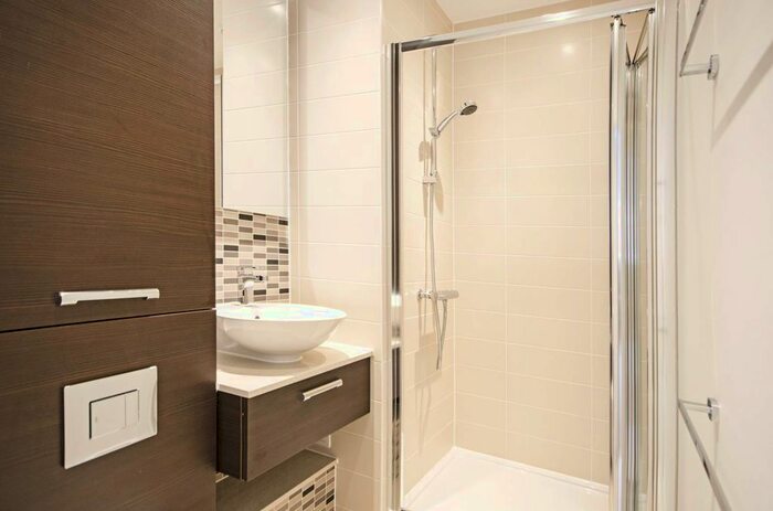 3 Bedroom Flat For Sale In Hackney Square, Hackney, London, E9