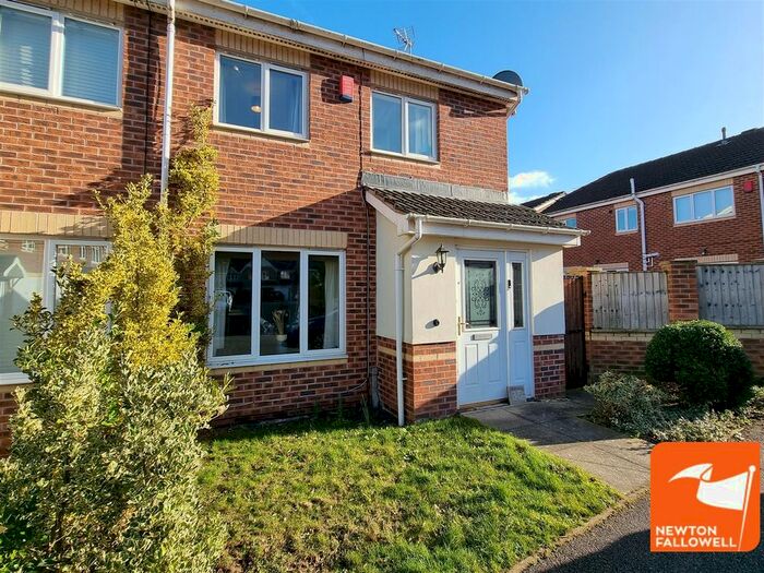 3 Bedroom Town House To Rent In White Rose Avenue, Mansfield, NG18